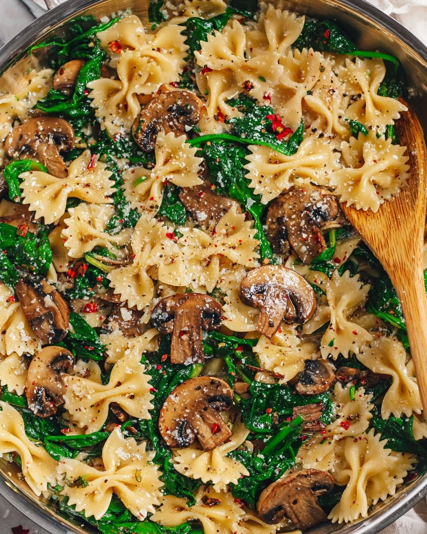 Parmesan Spinach Mushroom Pasta Skillet: A One-Pan Creamy Delight 1 Parmesan Spinach Mushroom Pasta Skillet