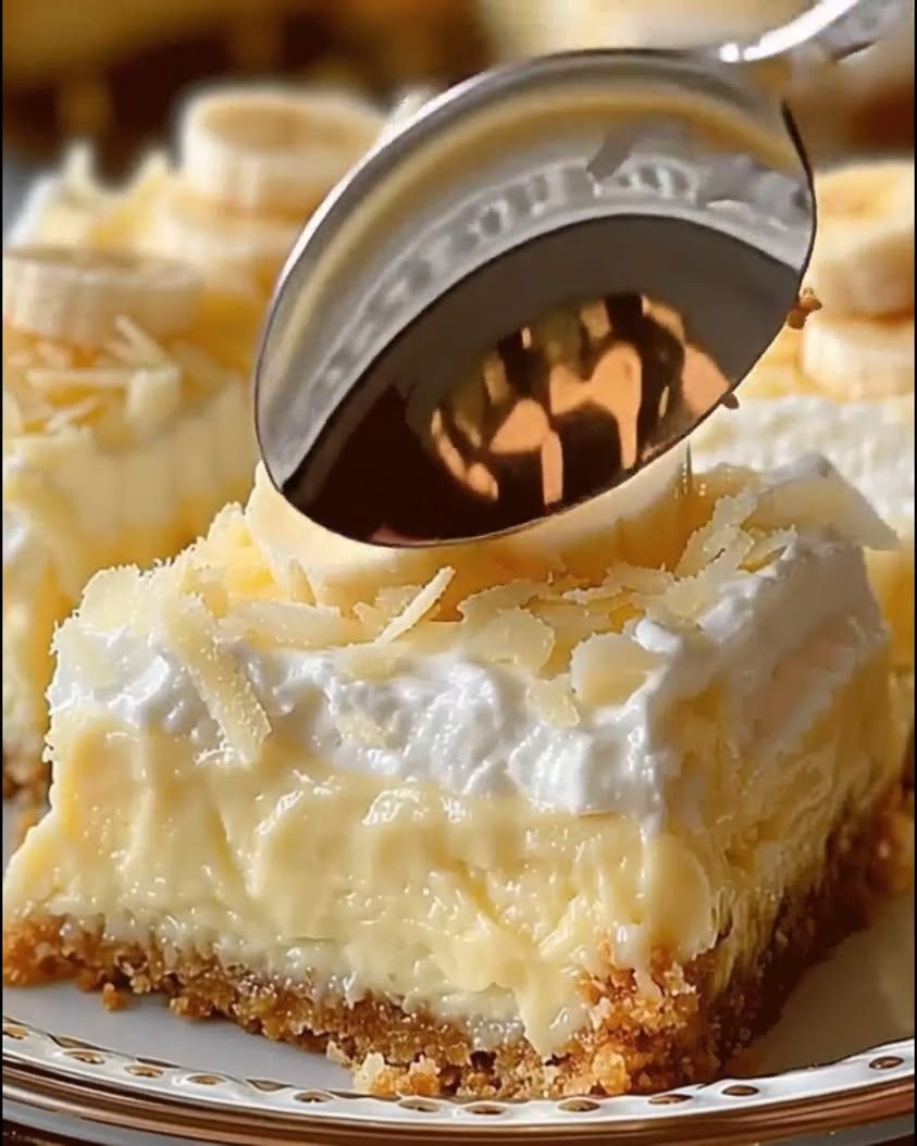 Creamy Banana Pudding Cheesecake Bars