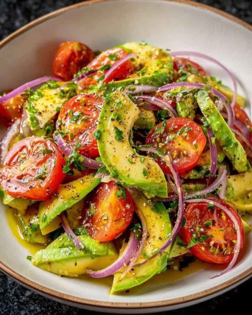 Fresh Avocado Tomato Onion Salad: A Simple, Vibrant Summer Recipe