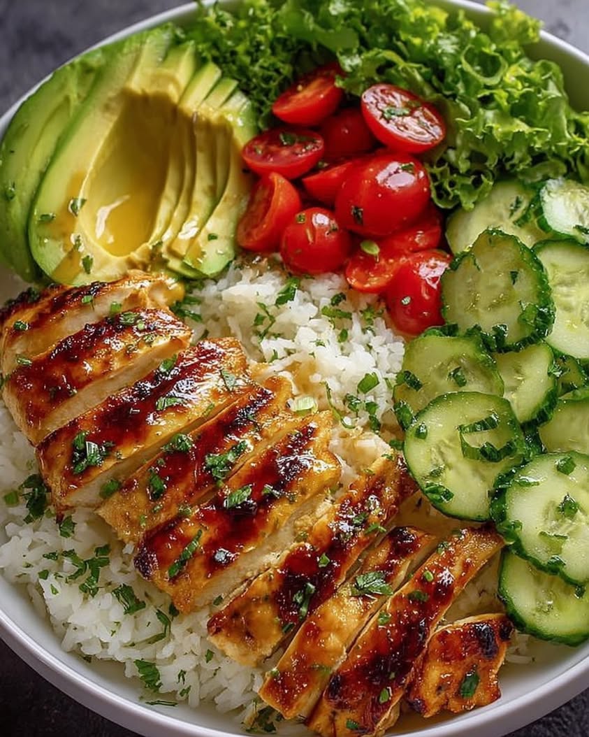 The Ultimate Grilled Chicken and Avocado Rice Bowl Recipe for Healthy Dinners