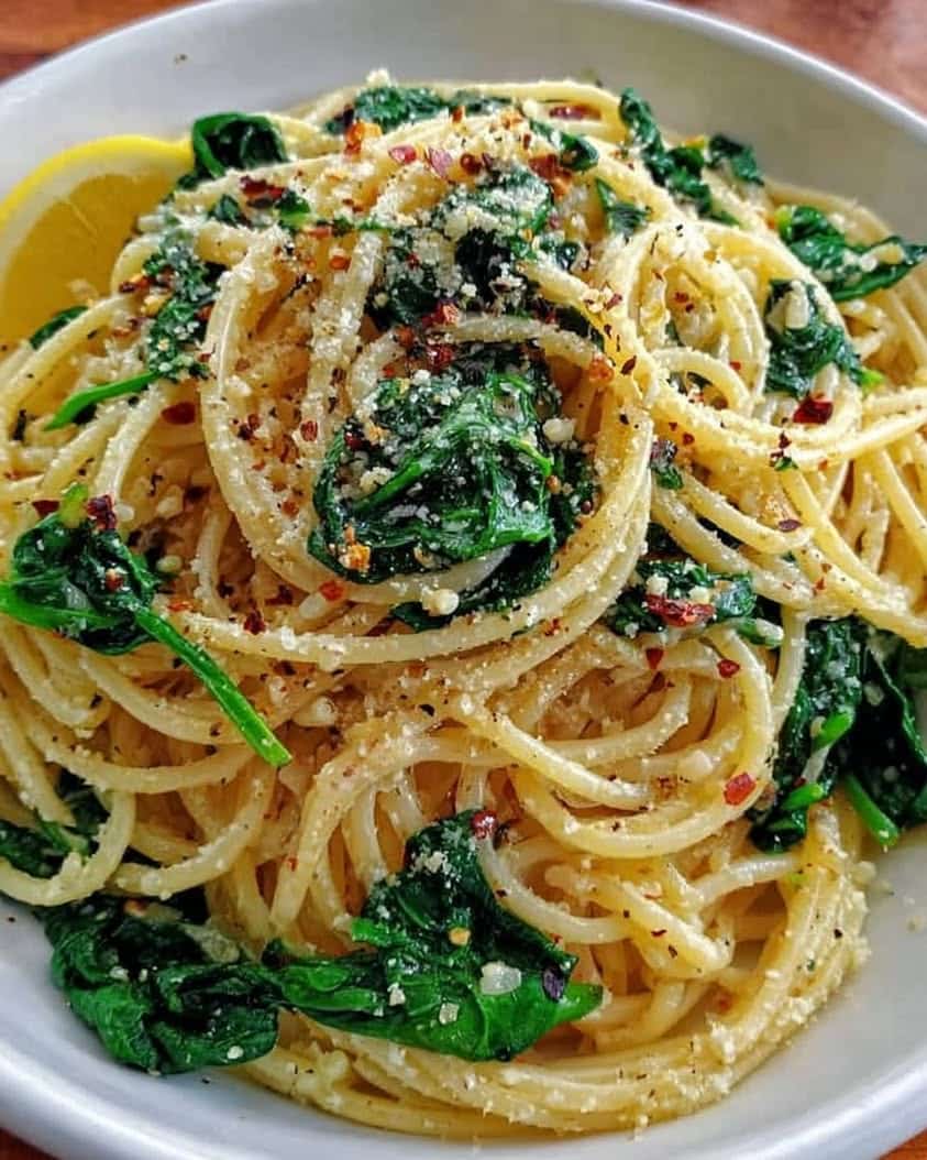 Quick and Easy Spaghetti with Garlic and Spinach for Busy Nights 9 Spaghetti with Garlic Spinach