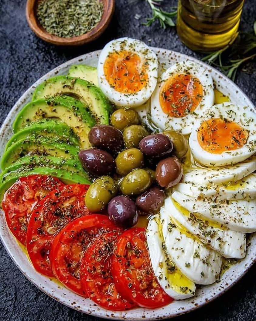 Mediterranean Protein Plate: Your Easy High-Protein Lunch for Busy Days 10 Mediterranean Protein Plate