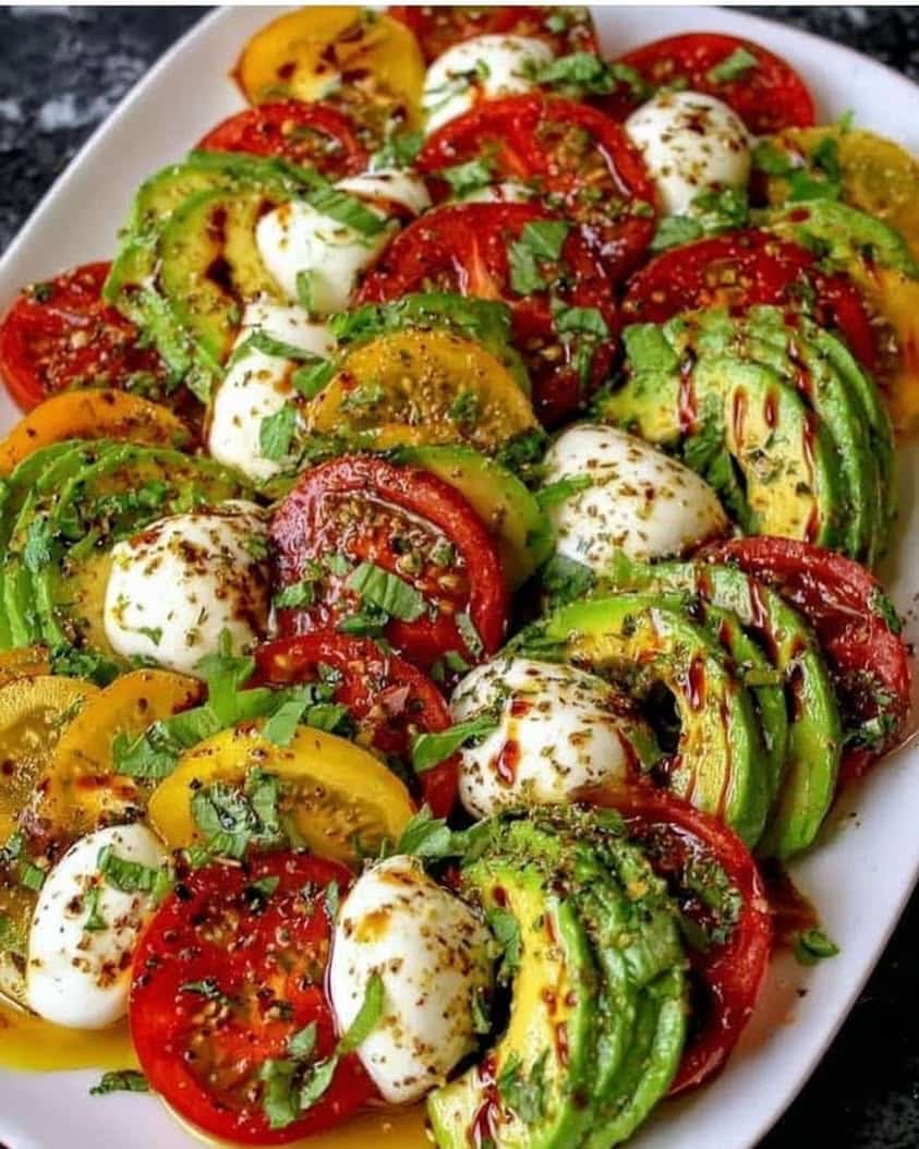 Cheesy Avocado Caprese Platter: A Fresh and Easy Party Appetizer 6 Cheesy Avocado Caprese Platter