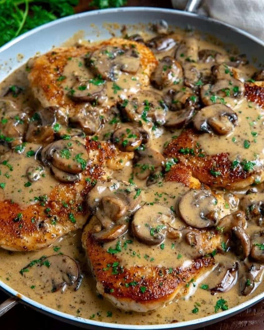 Creamy Asiago Chicken and Mushroom Skillet Recipe